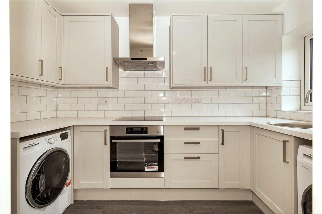 Property photo 2 of 16 126 Woodland Grove (2).Jpg