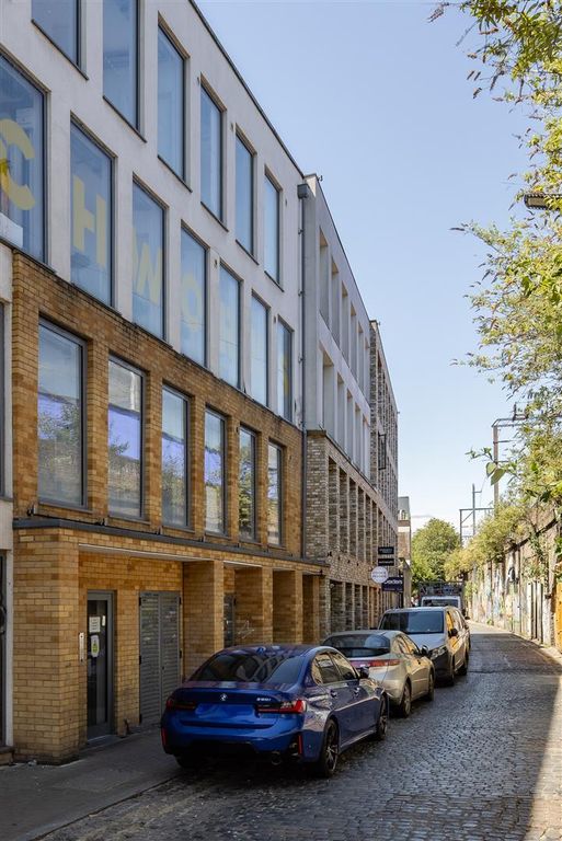 Property photo 1 of 34 Andre Street, E8
