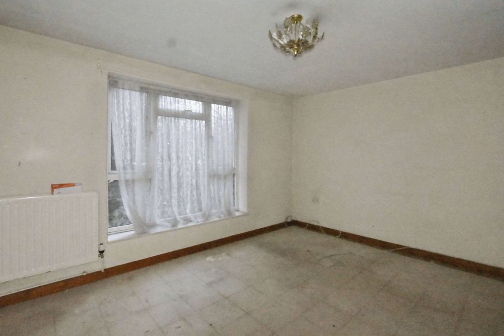 Property photo 2 of 20 40 Halcot Avenue, Bexleyheath, Kent, Da6 7Qb