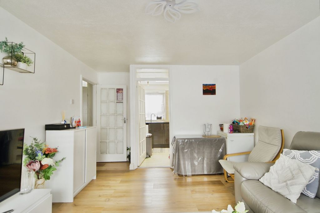 Property photo 3 of 11 Pbox-Img.Jpg