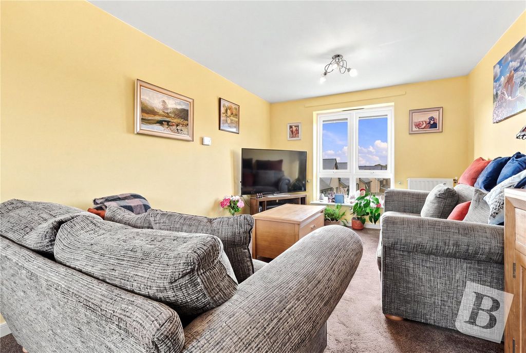 Property photo 3 of 19 Lounge