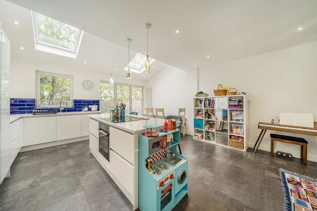 Property photo 2 of 6