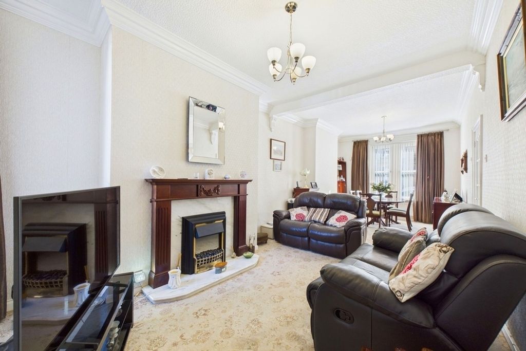Property photo 1 of 11 Photo 8