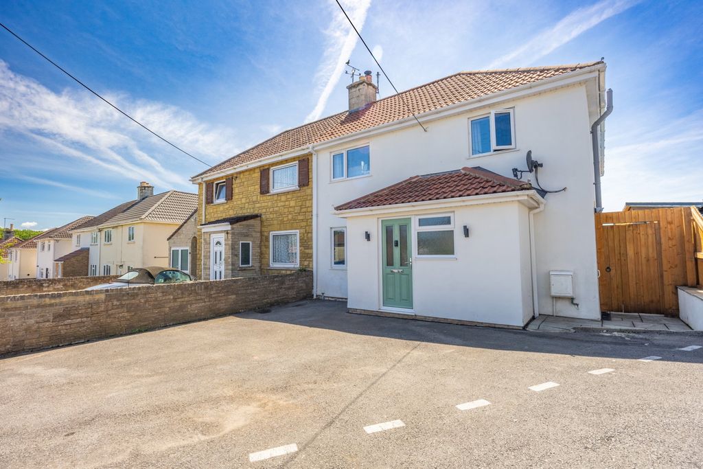 Property photo 2 of 39