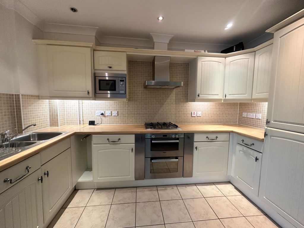 Property photo 3 of 9 Kitchen