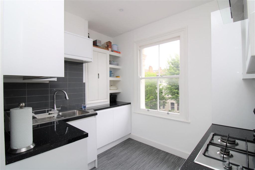 Property photo 3 of 8 Kitchen