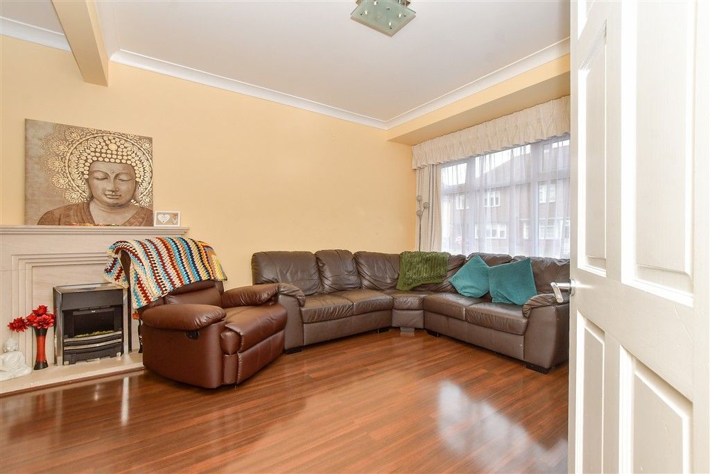 Property photo 3 of 14 Lounge