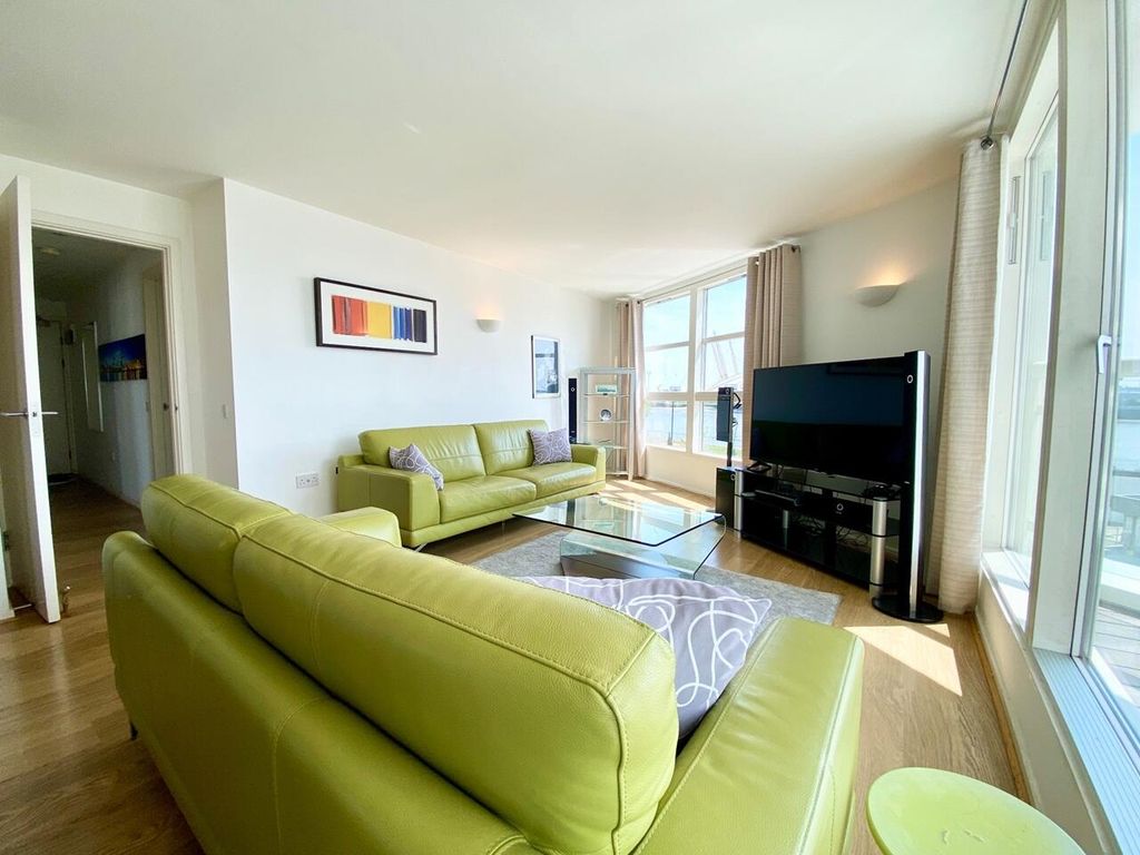 Property photo 3 of 22 Living Room