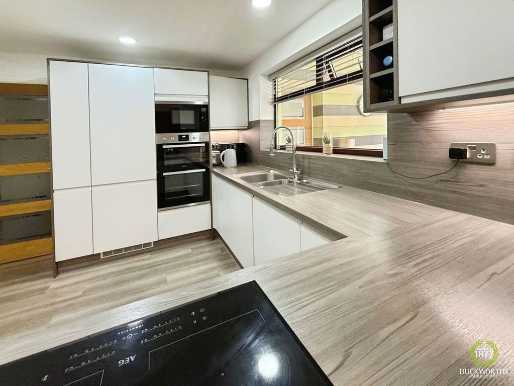 Property photo 2 of 33