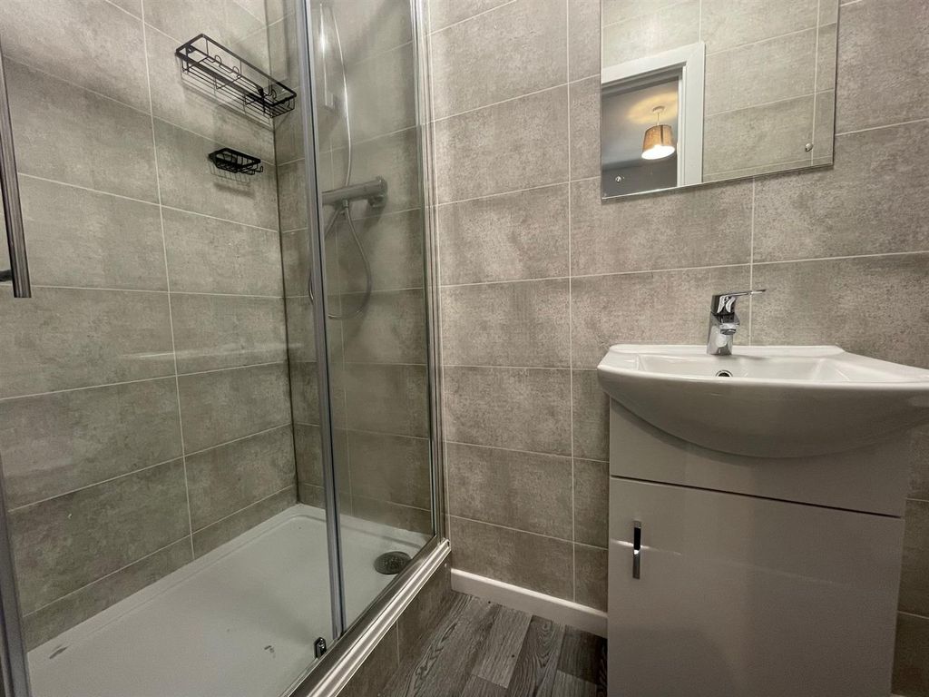 Property photo 3 of 8 Wavely Road 6.Jpg
