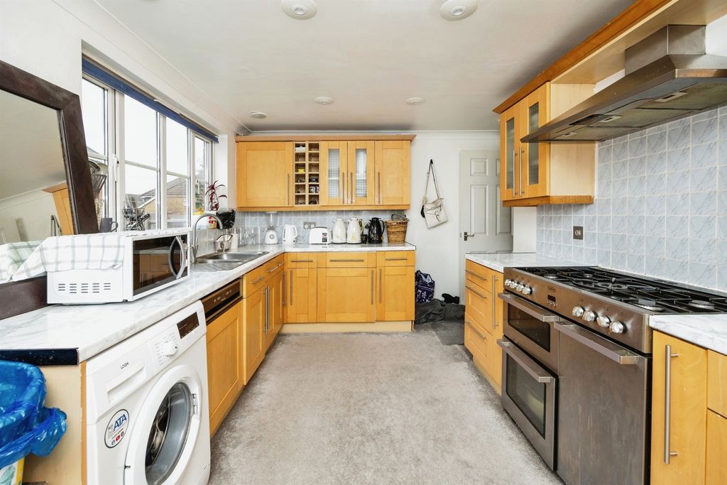 Property photo 2 of 14