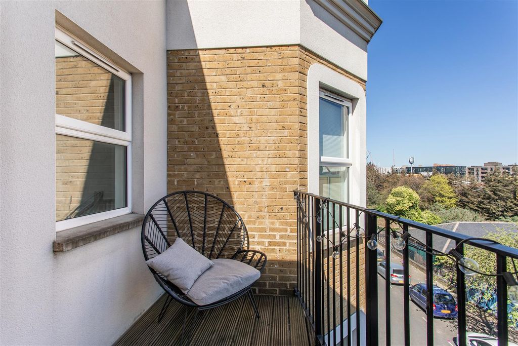 Property photo 1 of 13 Balcony