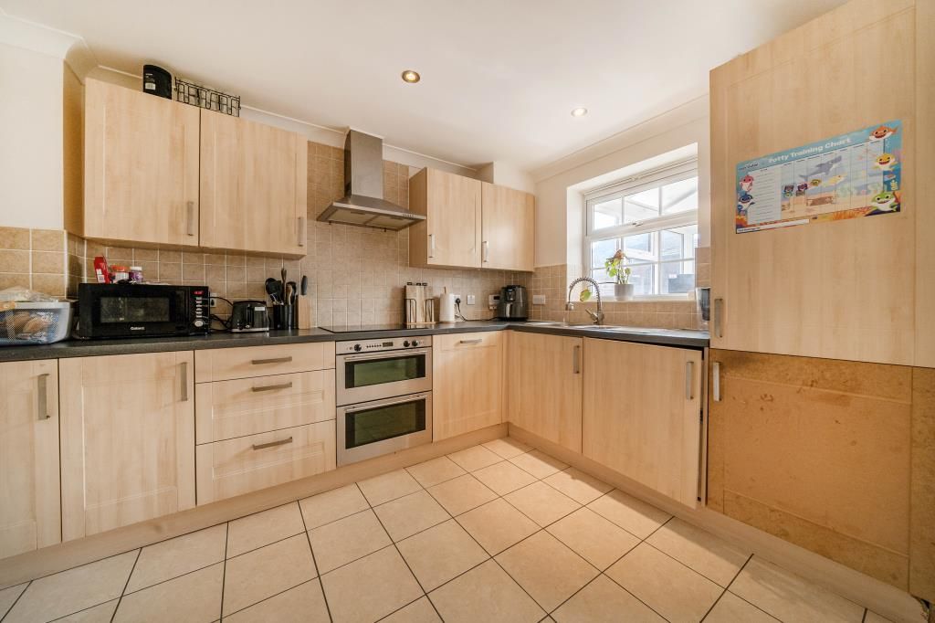 Property photo 3 of 20 Kitchen