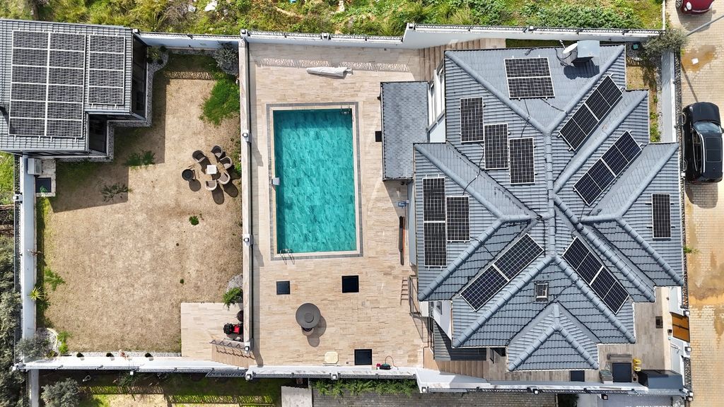 Property photo 1 of 37