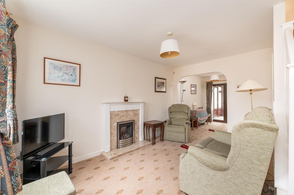 Property photo 2 of 23 Sitting Room