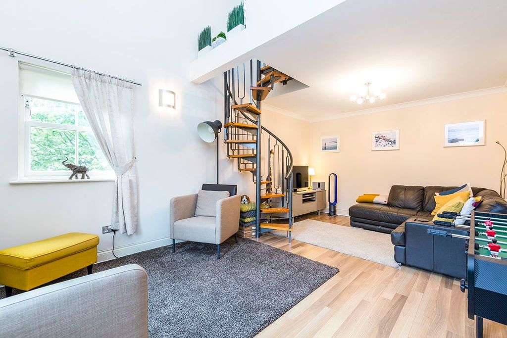 Property photo 2 of 12 Lounge