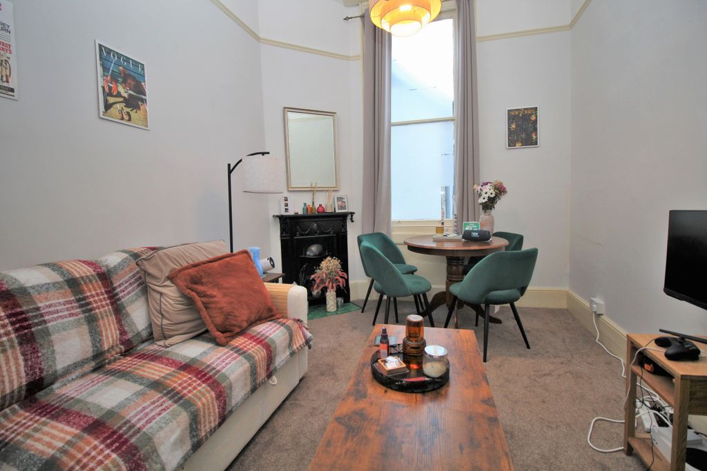 Property photo 3 of 12 28