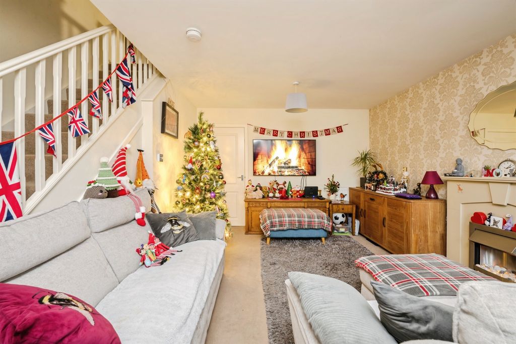 Property photo 2 of 11