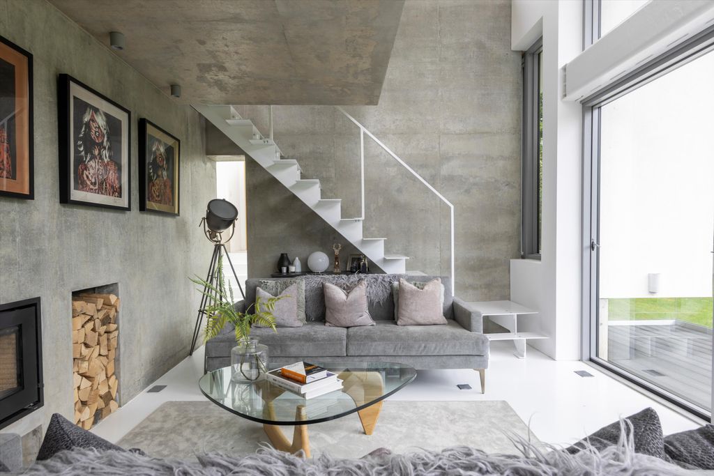 Property photo 2 of 31 Image