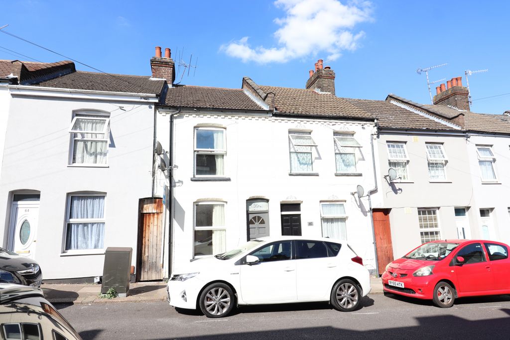 Property photo 1 of 6 2 Bedroom House For Sale