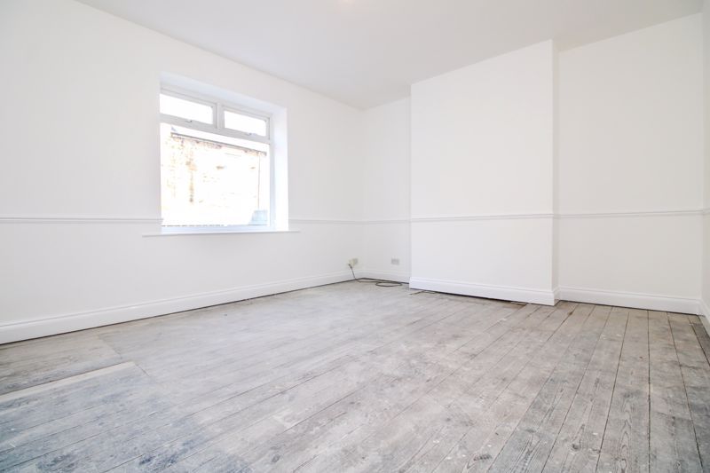 Property photo 3 of 11 Dining Room