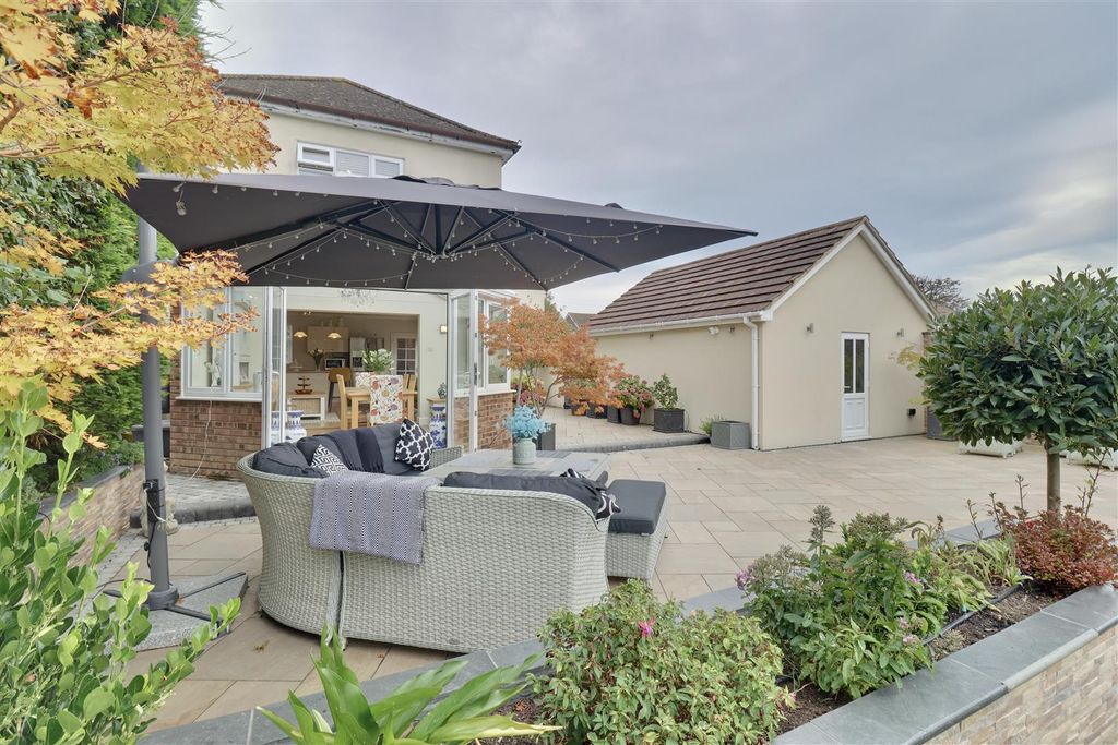 Property photo 1 of 32 1F2F3417-6B11-410A-87DC-8821844D9A0E_1_201_A.Jpeg