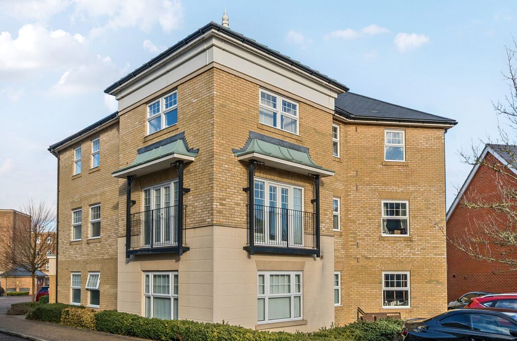 Property photo 1 of 14 1397776-18-696F63...