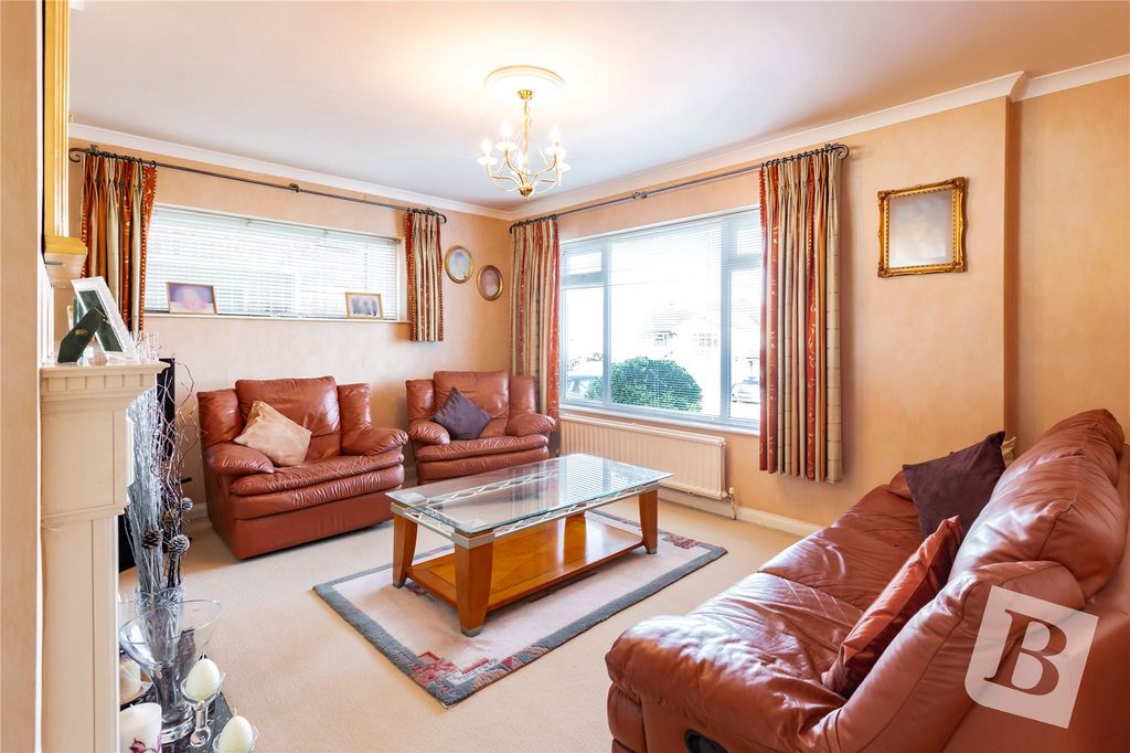 Property photo 3 of 17 Lounge