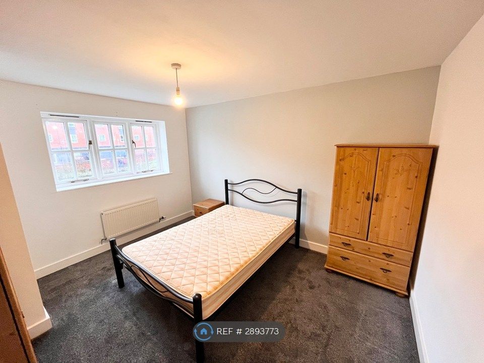 Property photo 1 of 17 Master Bedroom