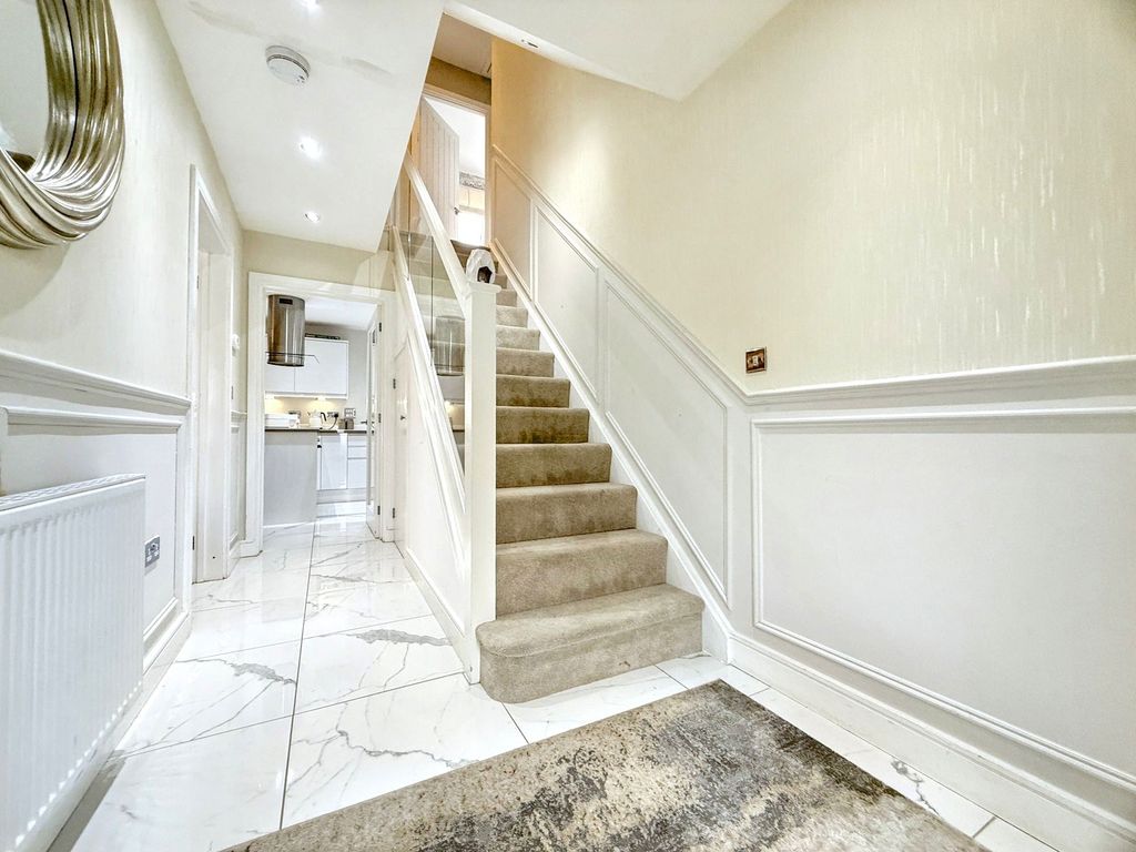 Property photo 3 of 39