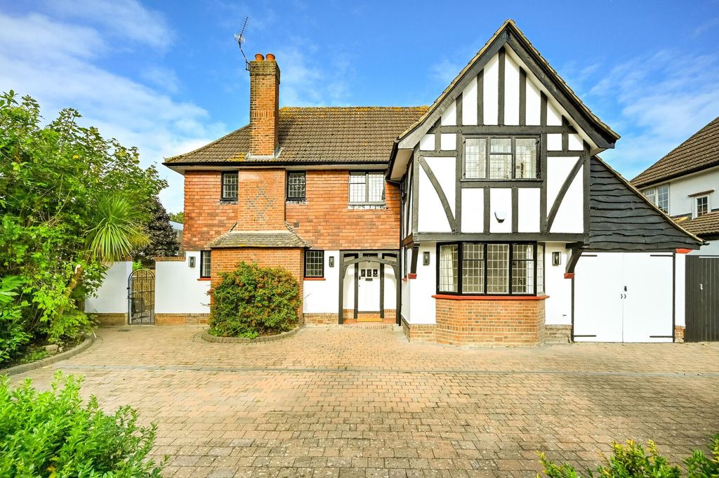 Property photo 2 of 16