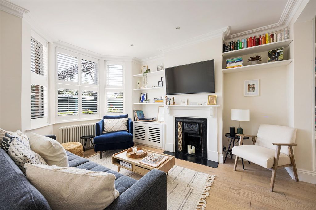 Property photo 2 of 33 Springfield Road, E4