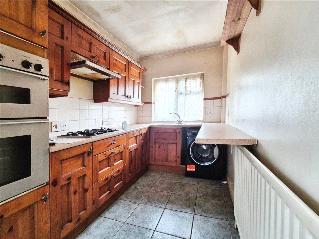 Property photo 3 of 14 Kitchen