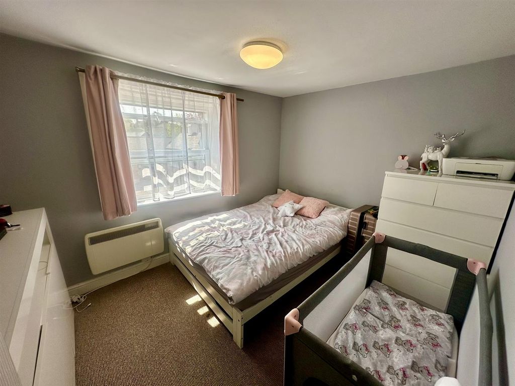 Property photo 1 of 8 Bedroom