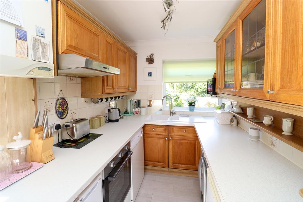Property photo 3 of 19 Kitchen