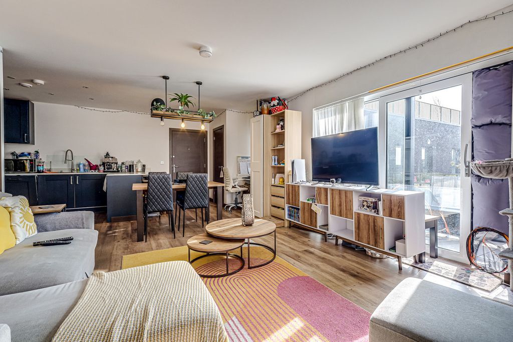 Property photo 2 of 23