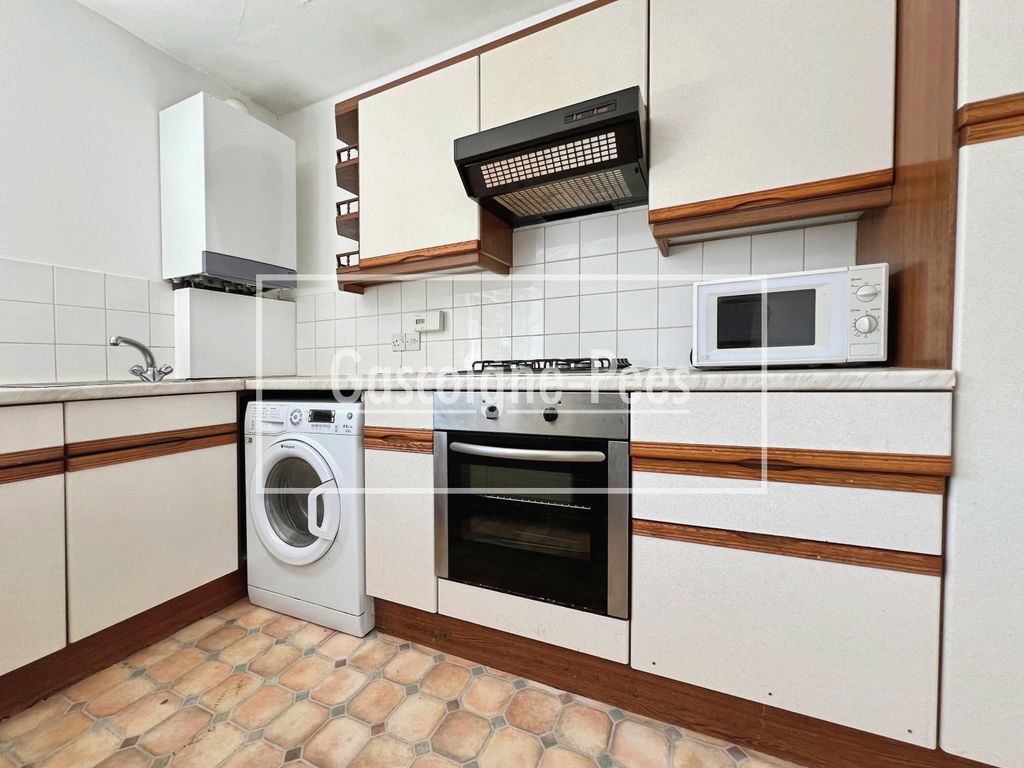 Property photo 2 of 8