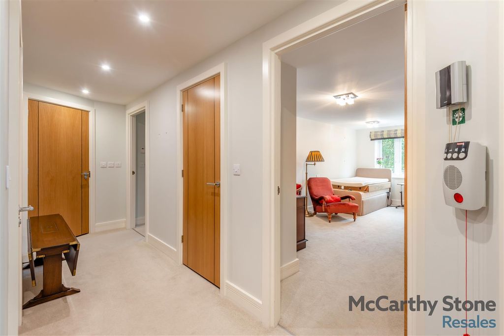 Property photo 2 of 31 8667108-Interior12.Jpg