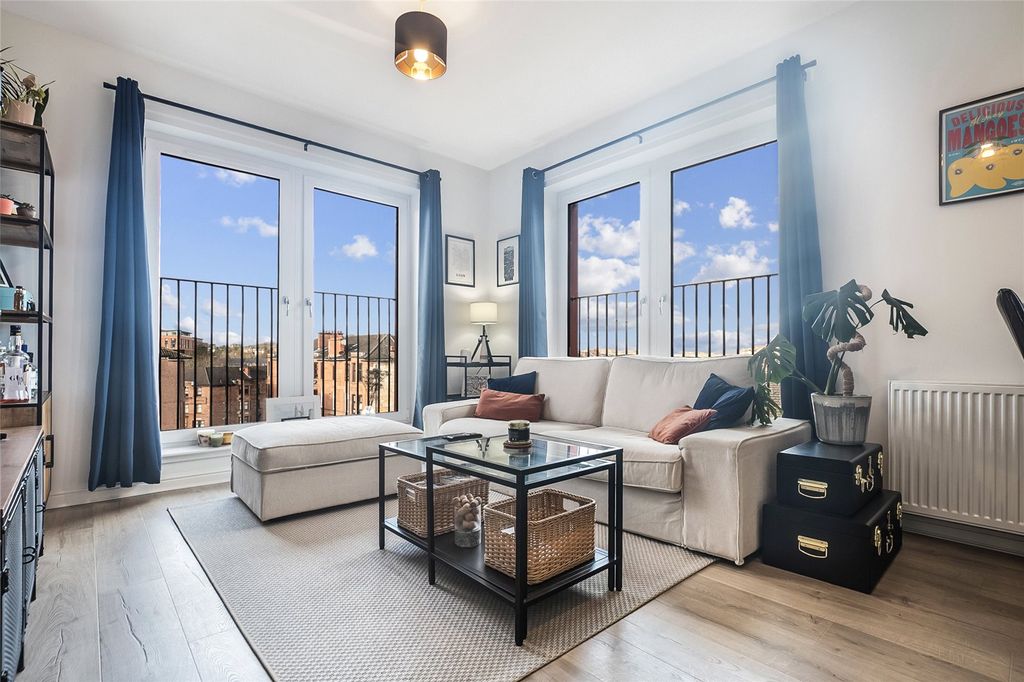 Property photo 3 of 29 Picture No. 24