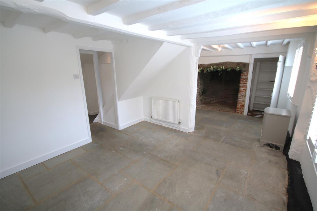 Property photo 3 of 25 Living Rtoom c.Jpg