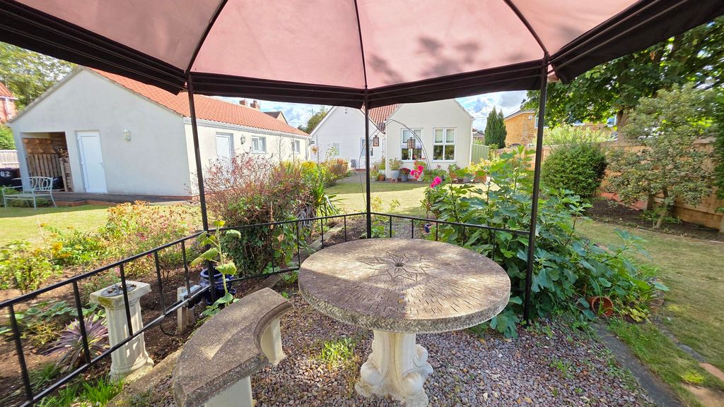 Property photo 3 of 27