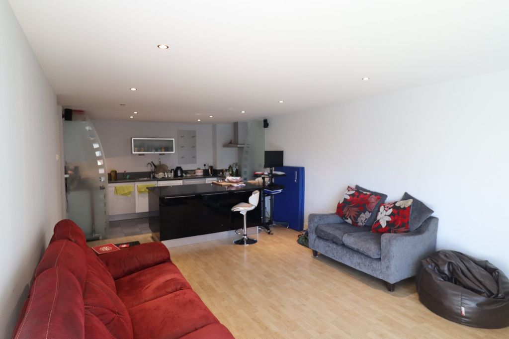 Property photo 1 of 19 Picture No. 04