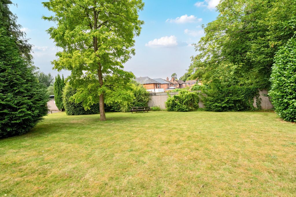 Property photo 2 of 16 1335275-3-689484d...
