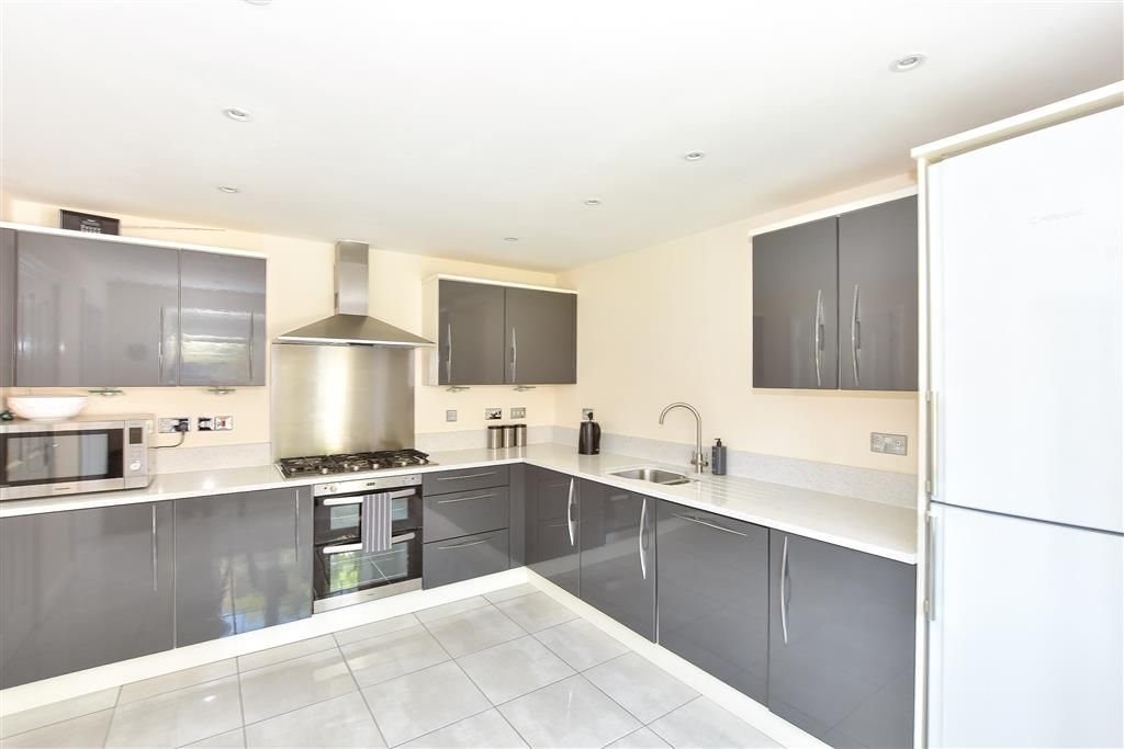Property photo 3 of 15 Kitchen