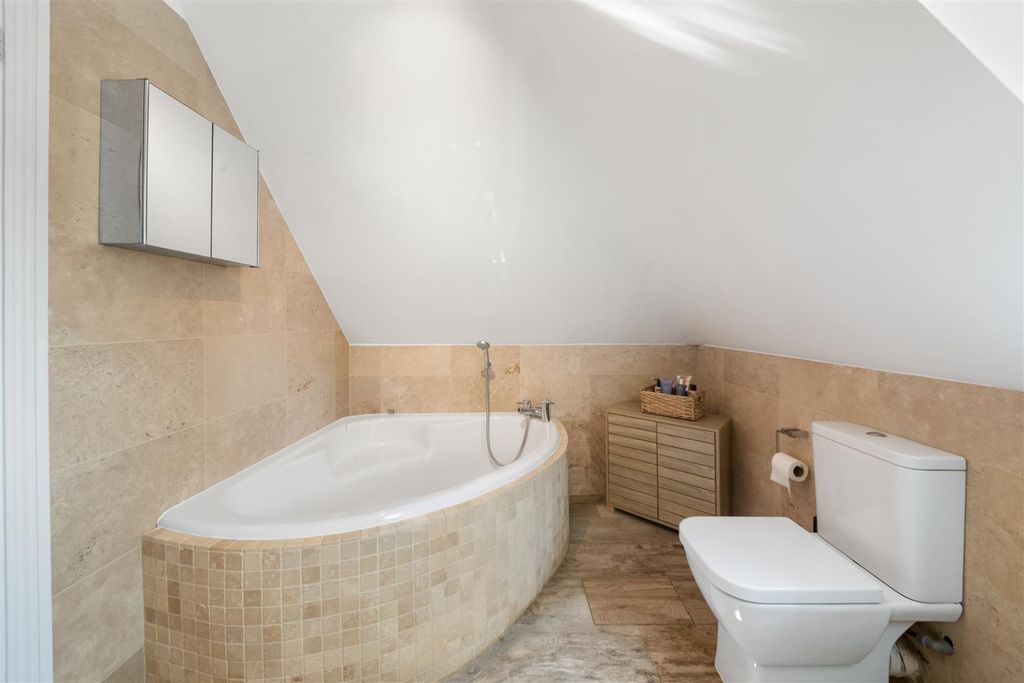 Additional image 6 of 4 bed detached bungalow for salePole Hill Road, Hayes UB4
