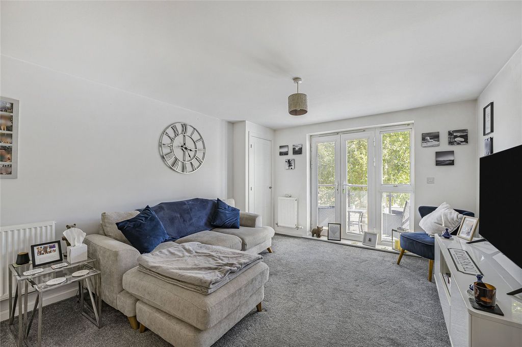 Property photo 1 of 16 Lounge Area