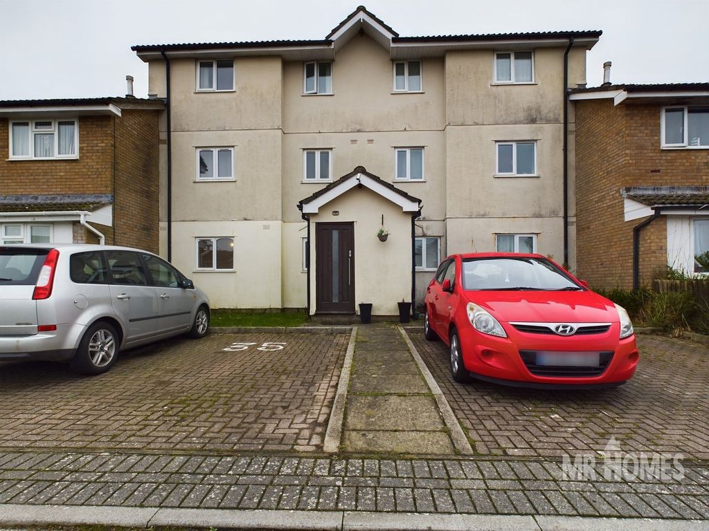 Property photo 2 of 27