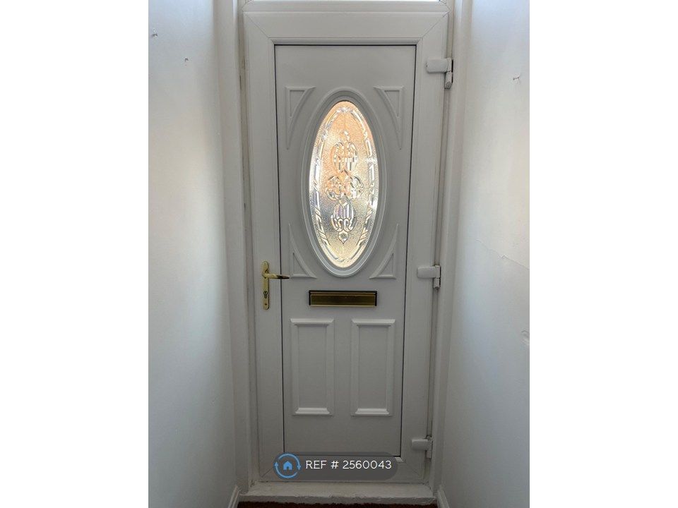 Property photo 2 of 18 Entrance