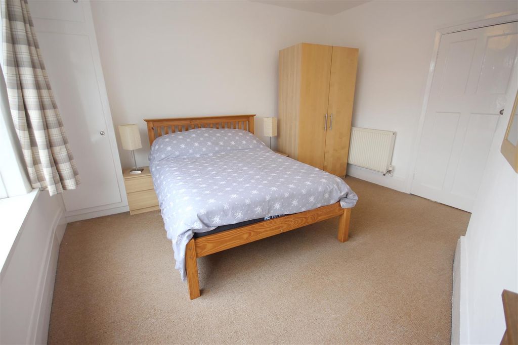 Property photo 3 of 9 Bedroom