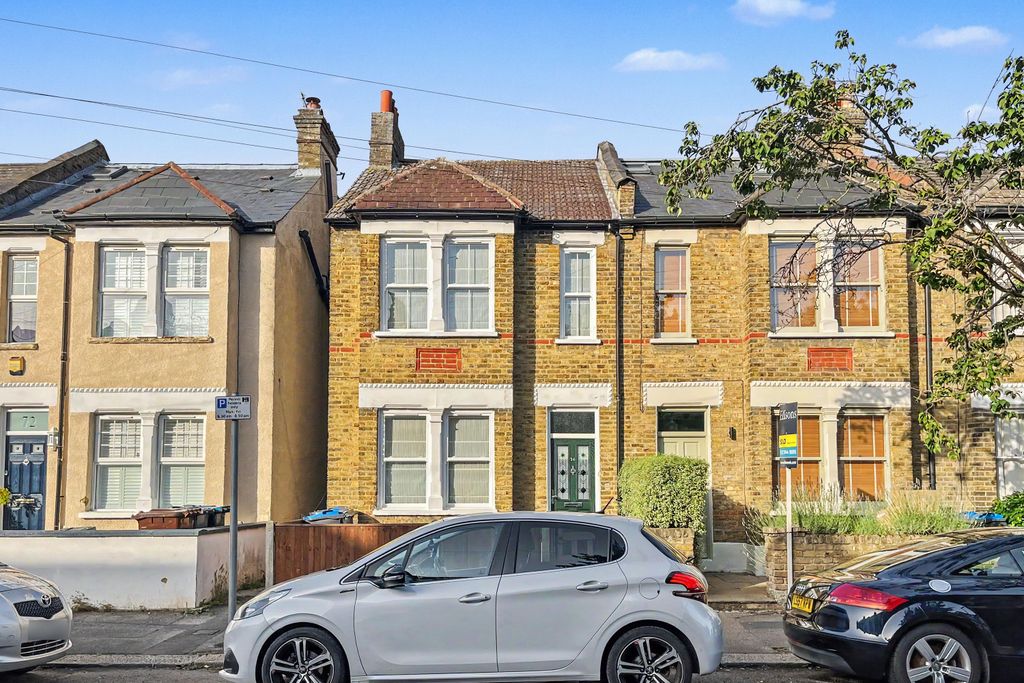 Property photo 1 of 27 74 Dupont Road, Raynes Park, Sw20 8Eq